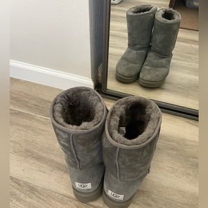 Grey ugg Australia boots